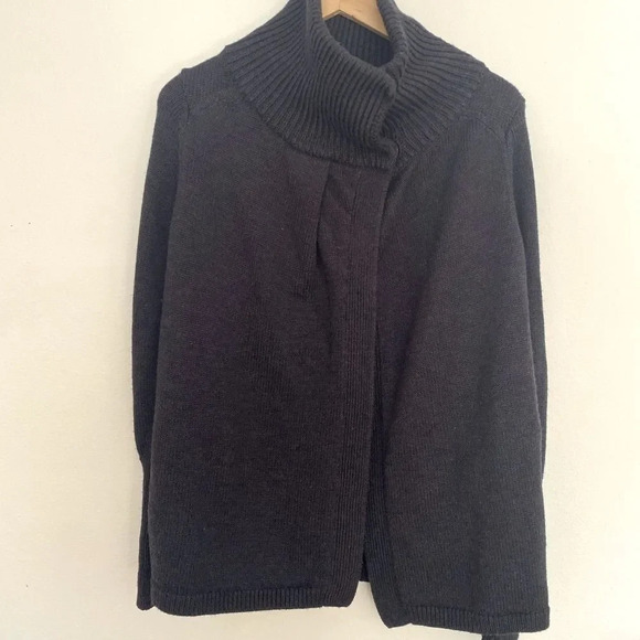 Lululemon 100% merino wool cardigan snap closure size 4 excellent condition - Picture 1 of 5